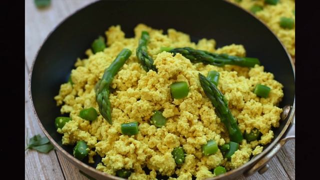 Asparagus and Tofu Scramble on Toast (VEGAN) смотреть онлайн