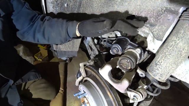 Замена тормозных колодок Chevrolet Equinox электрический ручник