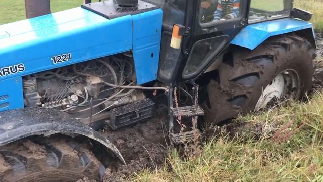 ТРАКТОР БУЛАРУС 1221 не Смог Проехать И Застрял в Болоте смотреть онлайн