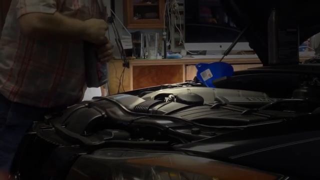 BMW Oil and Filters Change 2006 E90 330i смотреть онлайн