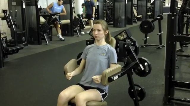 CRC - How to Use the Hammer Strength Lateral Raise смотреть онлайн
