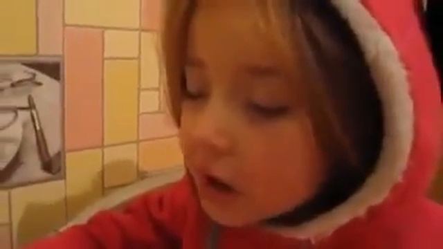 вот так нужно есть-прикол! смотреть онлайн