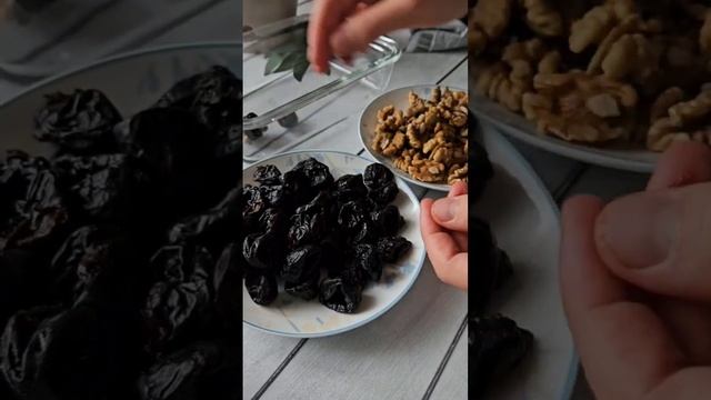 Чернослив с грецким орехом в сгущенке! Бомбезный десерт💣 Наивкуснейший десерт! #shorts #кчаю #десер смотреть онлайн