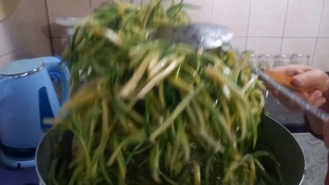 Черемша маринованная.