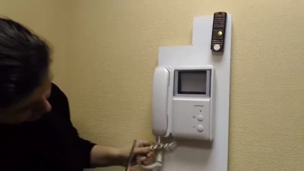 Как снять со стены домофон Commax  DPV 4MTN http www.magbez.ru