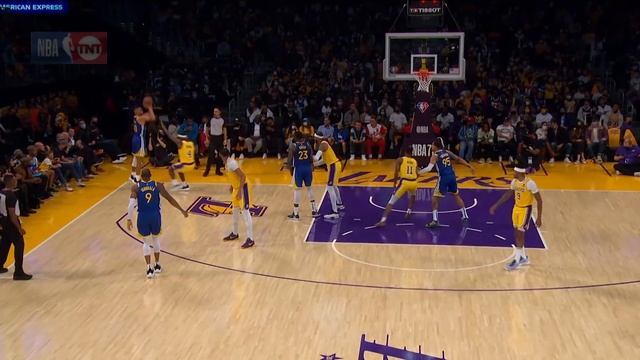 Stephen Curry SLIPS In Front Of Floyd Mayweather 😳 смотреть онлайн