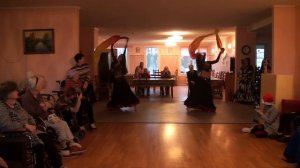 Танец с веерами вейлами «Королева Чародейка». Поет Евгений Берлин, танцует ансамбль танца «Экспромт»