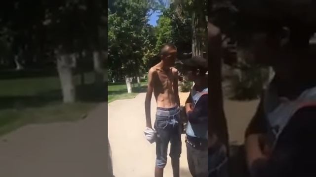 Дистрофик нападает смотреть онлайн