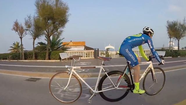 two bikes are better than one . Michael War test new tandem смотреть онлайн