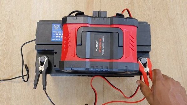 Can this battery be saved? / Foxsur 20amp Battery Charger / Easy battery Restoration