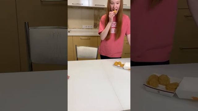 БУТЫЛКА ВОДЫ ЧЕЛЛЕНДЖ | Кто больше съест | BOTTLE FLIP CHALLENGE смотреть онлайн