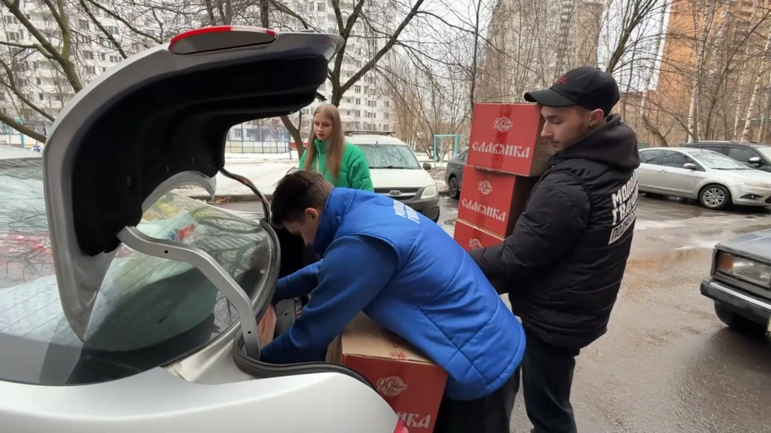 В Реутове провели новогодний автопробег Дедов Морозов Подмосковья 28.12.2024 смотреть онлайн