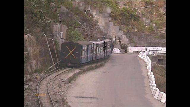 India - Darjeeling Railway 2006. Part 5 - Over the Summit to Darjeeling смотреть онлайн