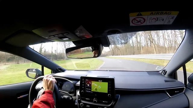 Egy Toyota az idei Év Autója-esélyesei között! смотреть онлайн