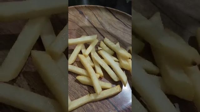 French fries 🍟 at rainy season #like #subscribe #yummy #shorts смотреть онлайн