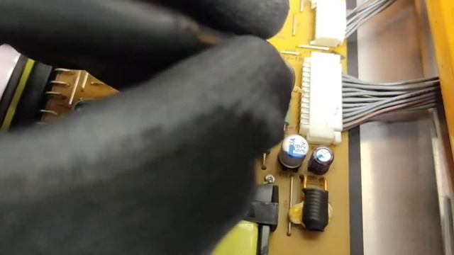 TV LG 42LW4500 NÃO LIGA, SÓ ACENDE O LED NO PAINEL смотреть онлайн