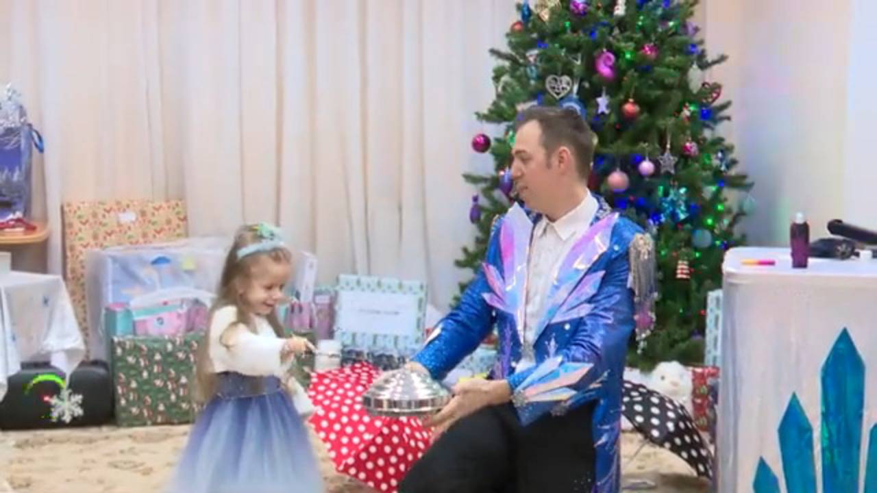 Юных пациентов реабилитационного центра Реутова поздравили с Новым годом 28.12.2024 смотреть онлайн