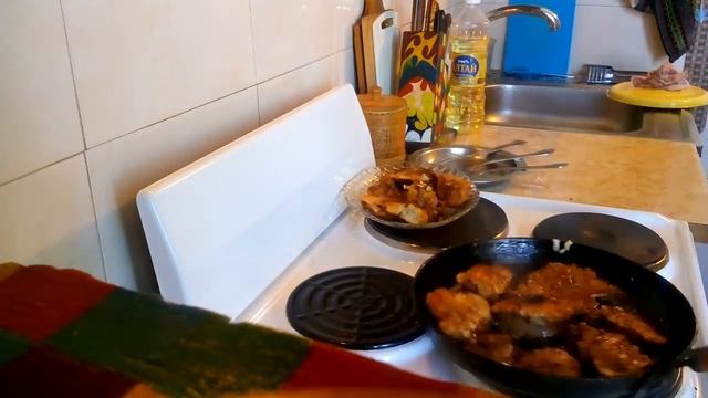 Вкусная радость. Куриная печенка в тесте с жареными овощами. смотреть онлайн