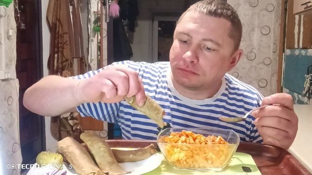мукбанг/обжор/макароны и печёночные рулетики/ смотреть онлайн