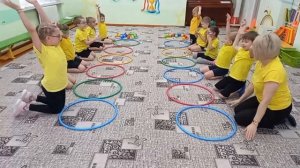 Нейроигра «Передай мячик правой или левой рукой»