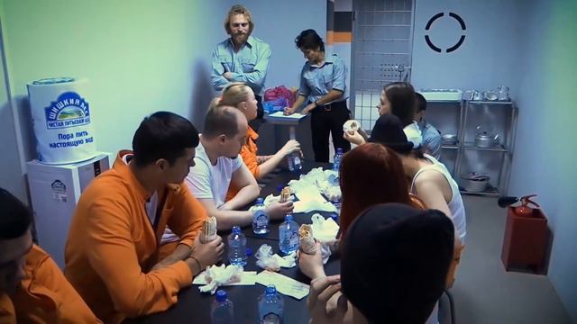 Хованский пытает заключенных шавухой смотреть онлайн