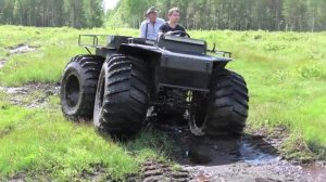 Вездеходим на шинах обдирышах Ураган Ф1400*660. По верхушкам деревьев. Торфяная яма судьбы Часть 1