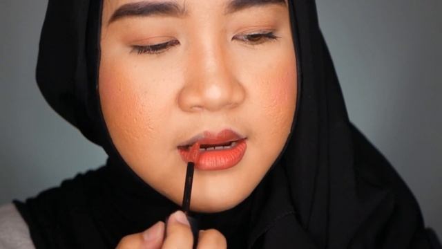 LOREAL ROUGE SIGNATURE PARISIAN SUNSET SWATCHES & REVIEW смотреть онлайн