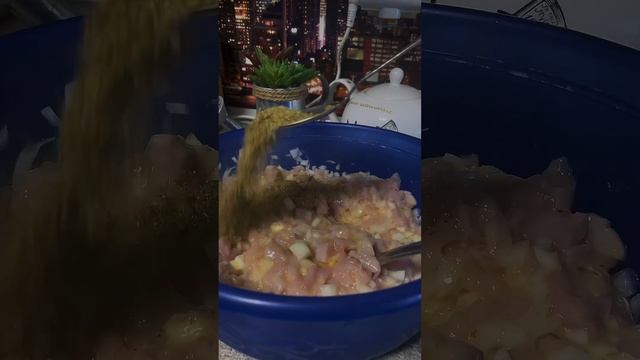 Рубленные котлеты💔 вместо муки добавляю крахмал✨ #katerinasblog #ytshorts #cooking #жизньвдеревне смотреть онлайн
