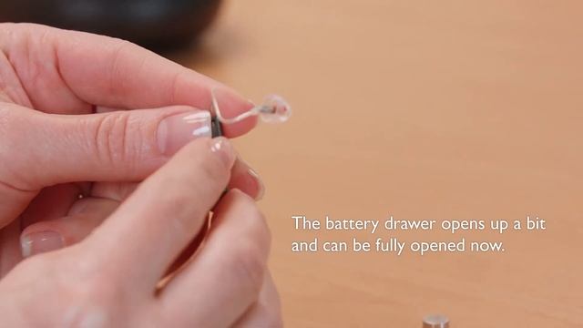 How to replace the Li ion battery in a Bernafon MNR T R смотреть онлайн