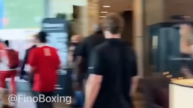 WOW! CANELO & BILLY JOE SAUNDERS TEAM EXCHANGE WORDS AT HOTEL LOBBY (SE CALENTARON LAS COSAS) смотреть онлайн