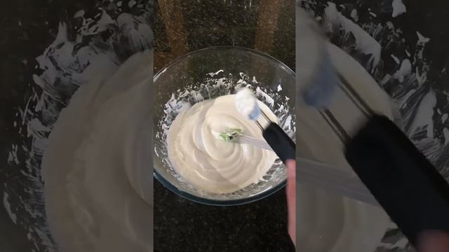 Mini Meringues смотреть онлайн