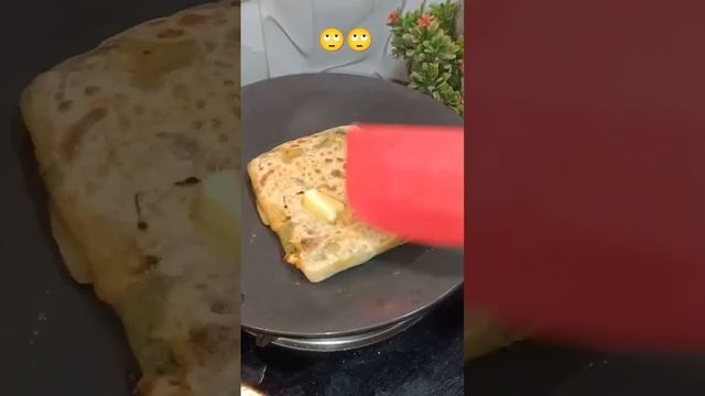 Roti banake jao 🙄🙄😌😜#paratha #shorts #shortsvideo #youtubeshorts #youtubefeed #youtubevideo #food смотреть онлайн