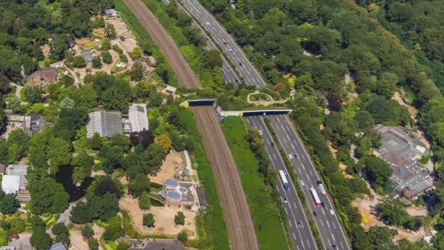 Экодук для людей в Дуйсбургском зоопарке смотреть онлайн