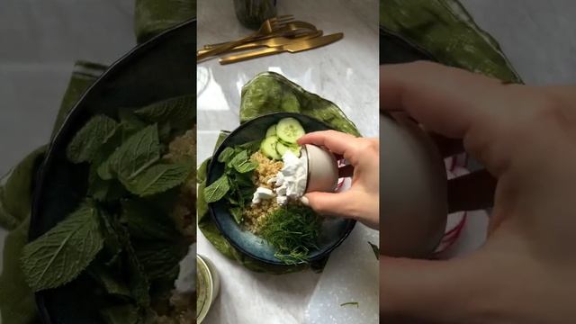 Quinoa salad with Violife feta | #Shorts смотреть онлайн