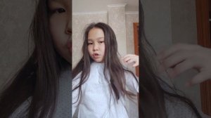 я одеваюсь в школу