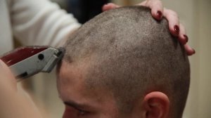 Как меняет стрижка налысо!