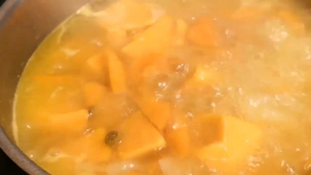 Cream soup of champignons and sweet potatoes. Very simple and very tasty смотреть онлайн