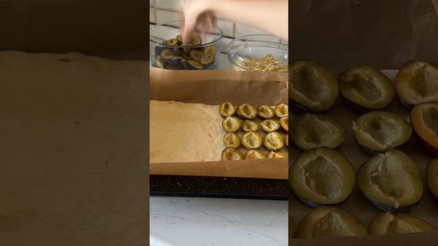 Всем срочно надо попробовать этот сливовый пирог 🥧 #рек#пирог#рецепт#слива#готовимдома смотреть онлайн