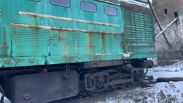 «Новогоднее чудо!» Тепловоз ТЭ2-226 1953-го года постройки отстаивается на подъездных путях! смотреть онлайн