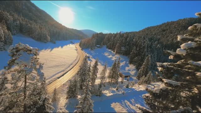 Кинематографическая подборка - Один час потрясающего полета FPV-дрона смотреть онлайн