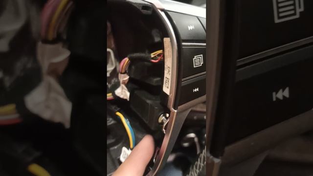 Лада Веста НГ 2023. Комплектация Техно, есть нити обогрева руля, но нет кнопок. Доукомплектовываем смотреть онлайн