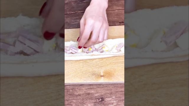 Just eggs and sausage 😍😋delicious and quick recipe🤩#baguette #sandwich #shortvideo #shorts #short смотреть онлайн