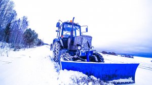 Насыпало за праздники снега. Еду чистить снег на тракторе МТЗ-82.