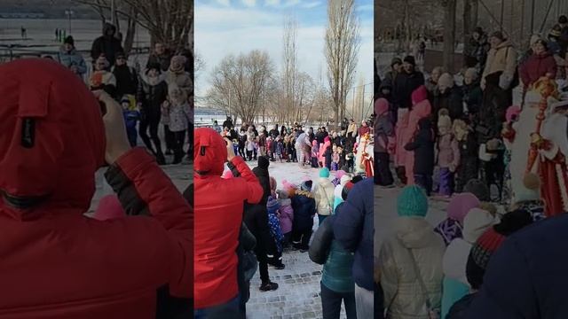 Интерактивное выступление для детей в парке Дельфин на Новый год, новогоднее шоу песни и конкурсы смотреть онлайн
