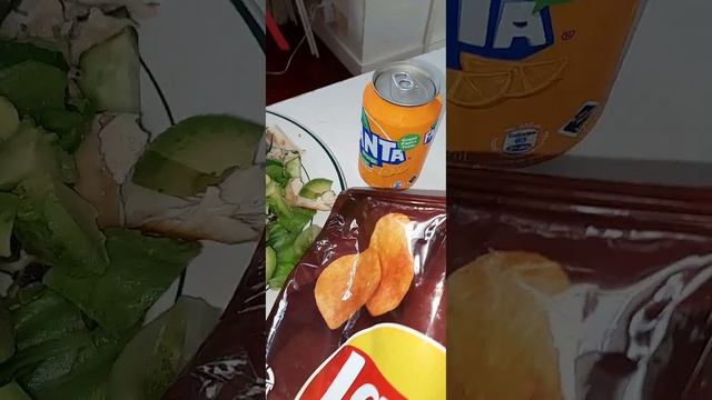 lets eat guys #salad with fanta and chips #yummy #satisfying #ytshorts смотреть онлайн