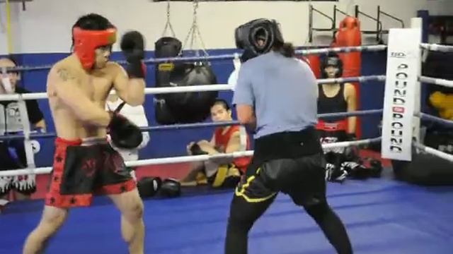 Sparring with Lindsay Garbat (WIBA champion) смотреть онлайн