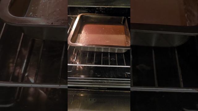 бисквит шоколадный (яйцо+200г кефир+150г сахар+200г мука+50г какао+3стл.масло+ванилин+разрыхлитель смотреть онлайн