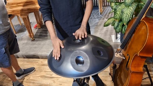 Hand pan | First time playing | House of Pianos Dubai | Lydian Nadhaswaram смотреть онлайн