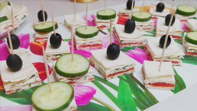 Канапе с лавашом. Праздничная закуска смотреть онлайн