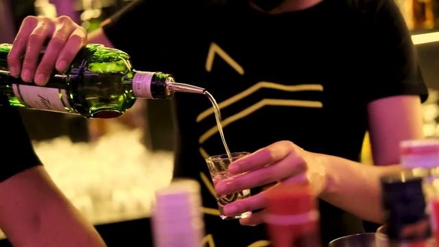 Sky 7 Rooftop Bar смотреть онлайн